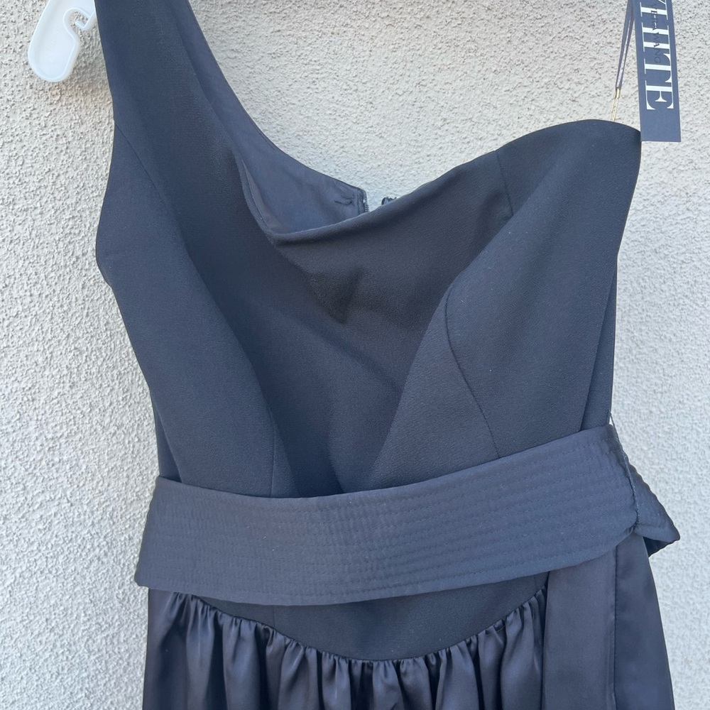 Vera Wang black short bridesmaid dress size 4 one shoulder David’s Bridal - Picture 6 of 12